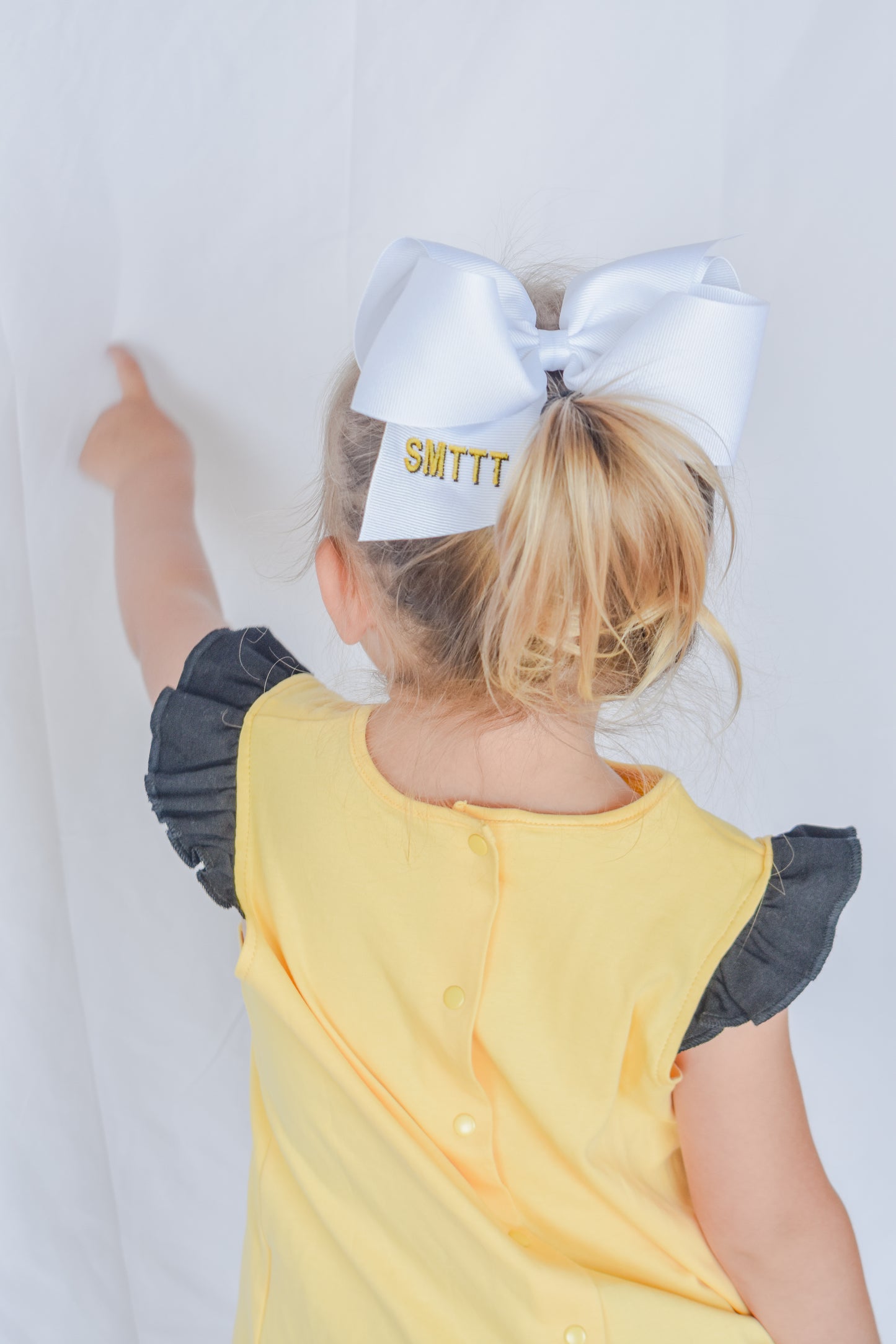Embroidered Gameday King Classic Wrap Bow
