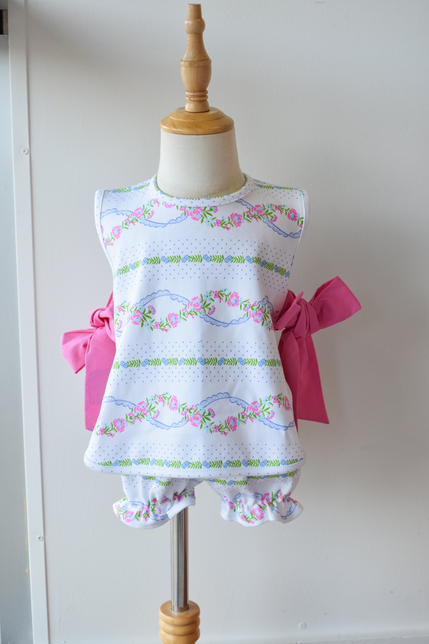 Talbott Tie Side Knit Set-Garrison Garlands