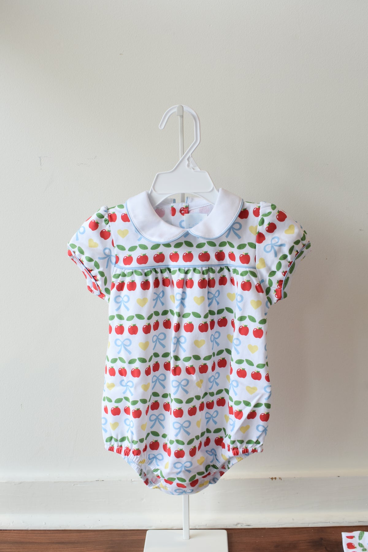 Short Sleeve Evelyn Bubble-Apple Days