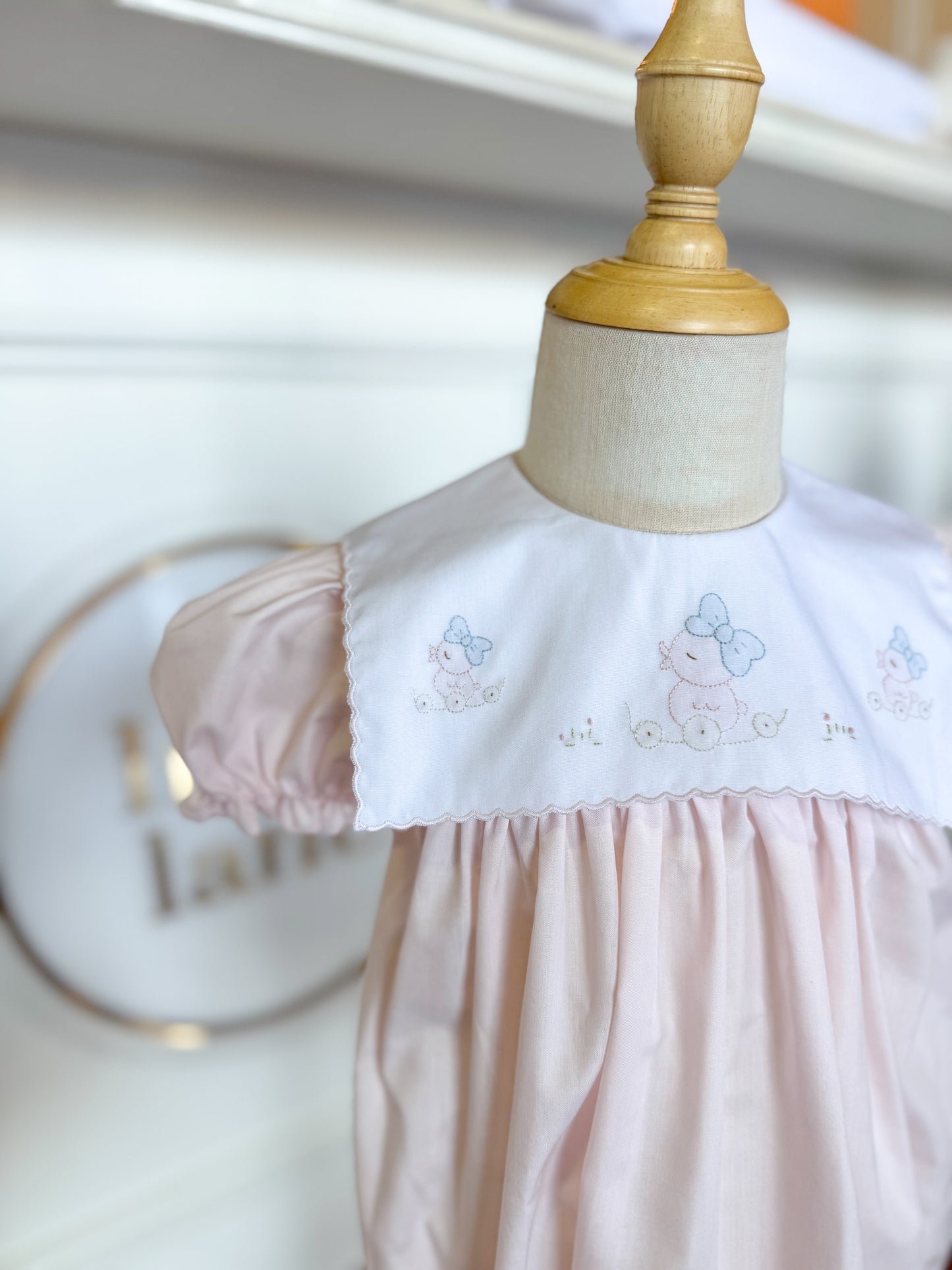 Bows and Chicks Scalloped Apron Bubble