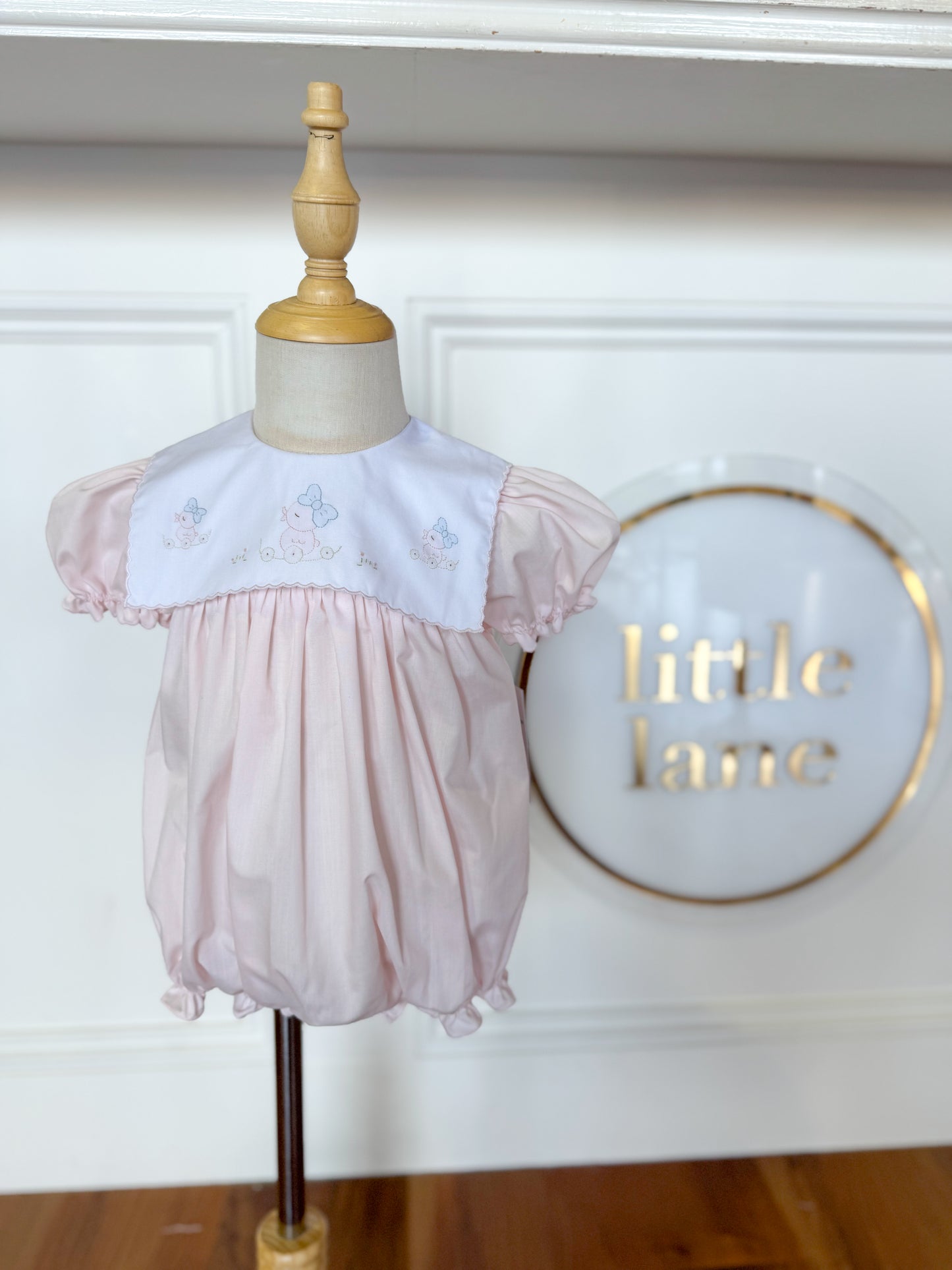 Bows and Chicks Scalloped Apron Bubble