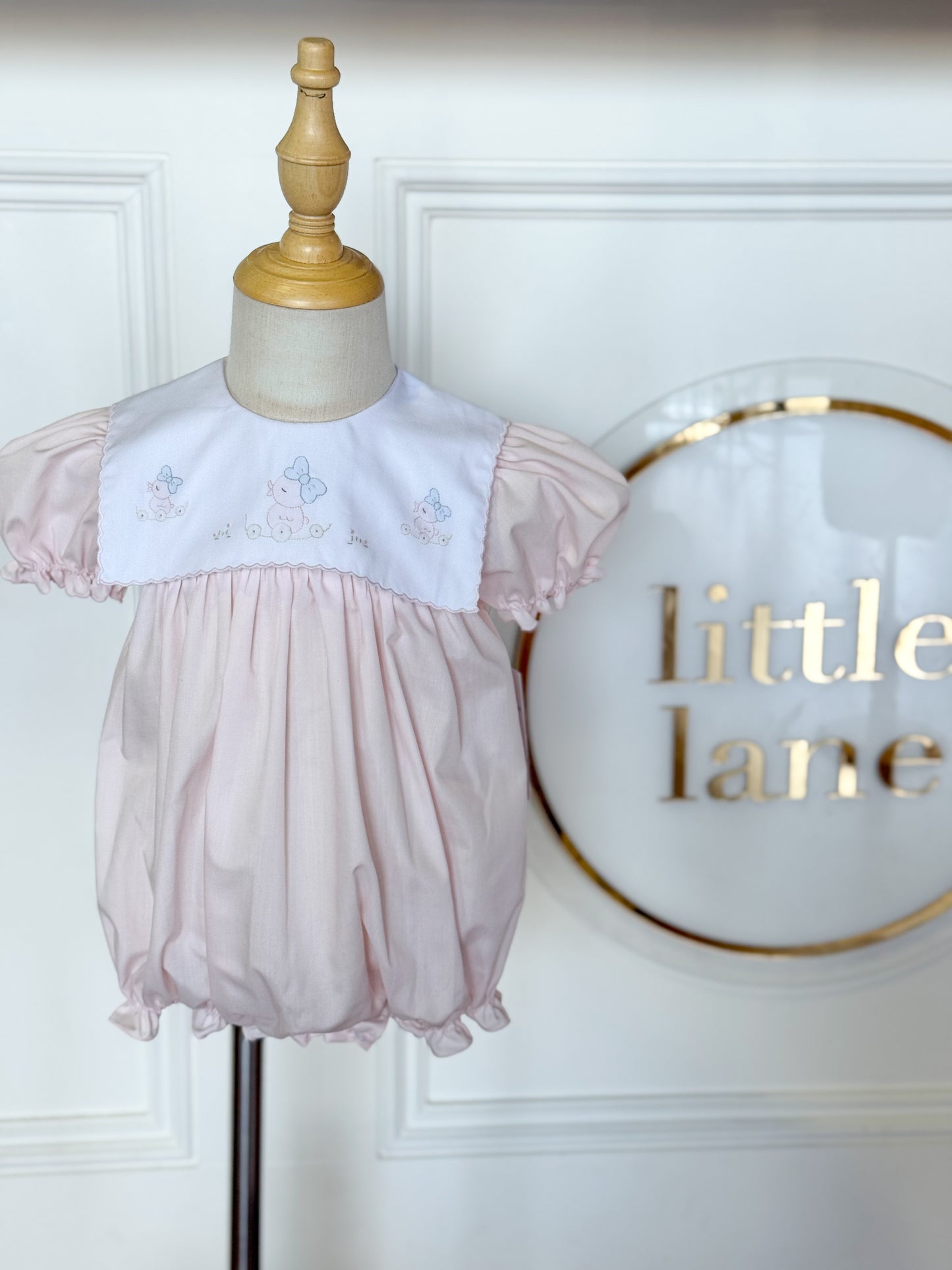 Bows and Chicks Scalloped Apron Bubble
