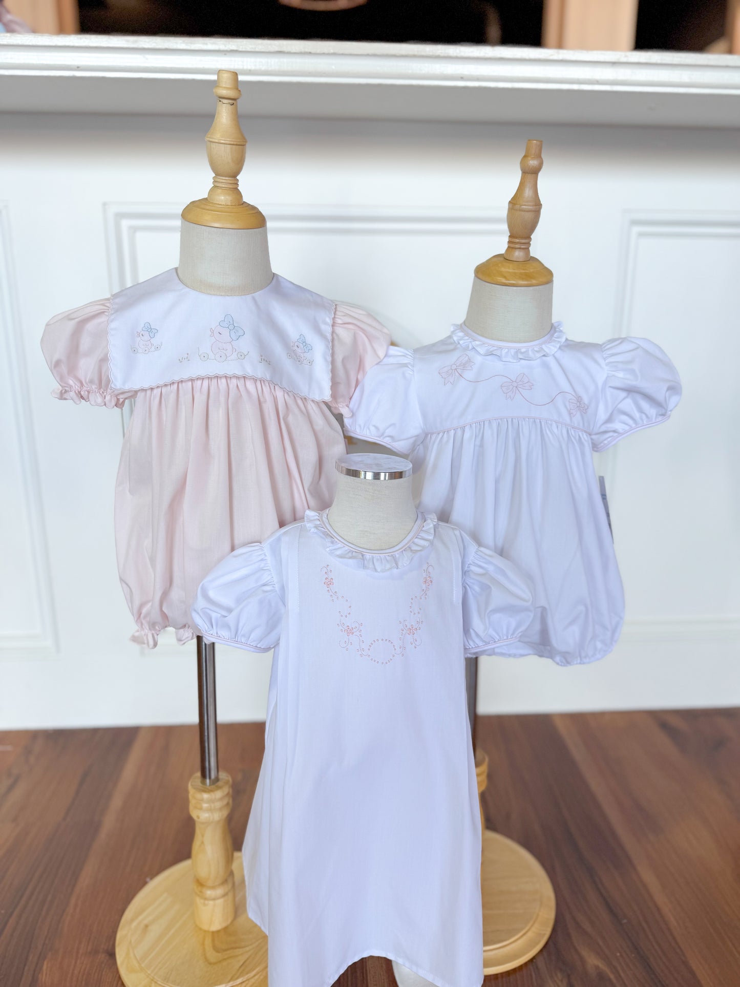 Bows and Chicks Scalloped Apron Bubble
