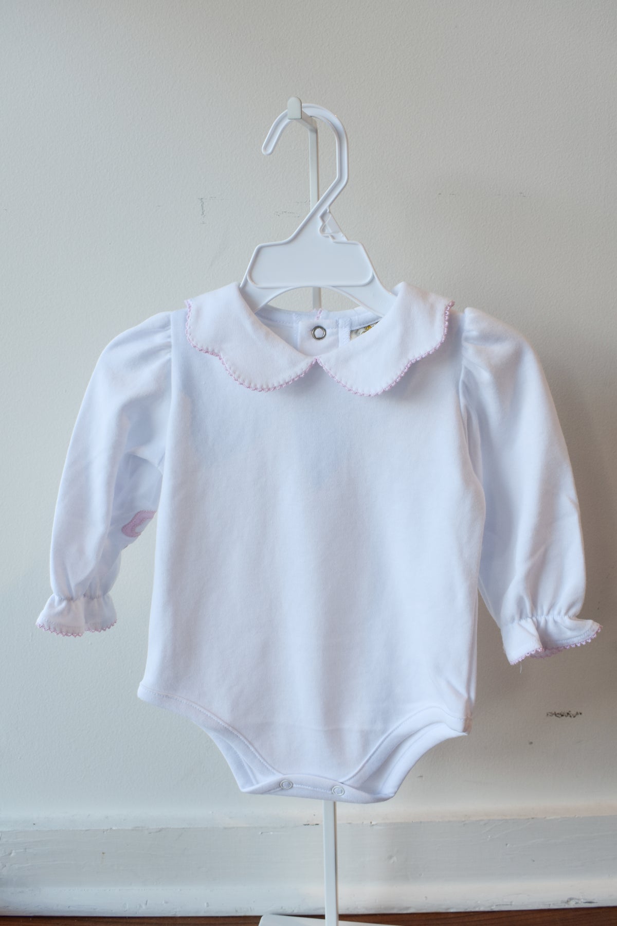 Emma’s Elbow Top-White/Palm Beach Pink