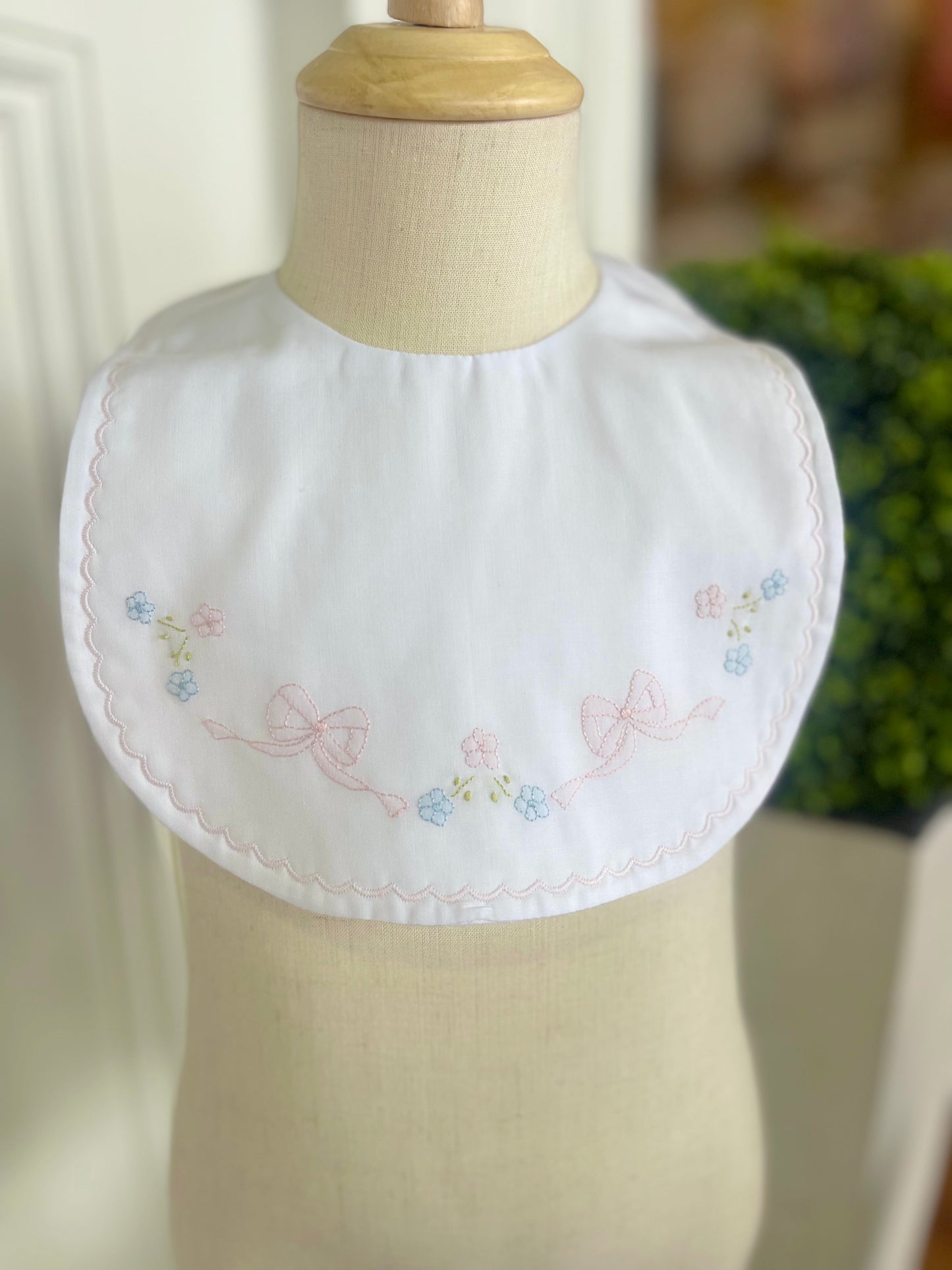 Tiny Bow Bib