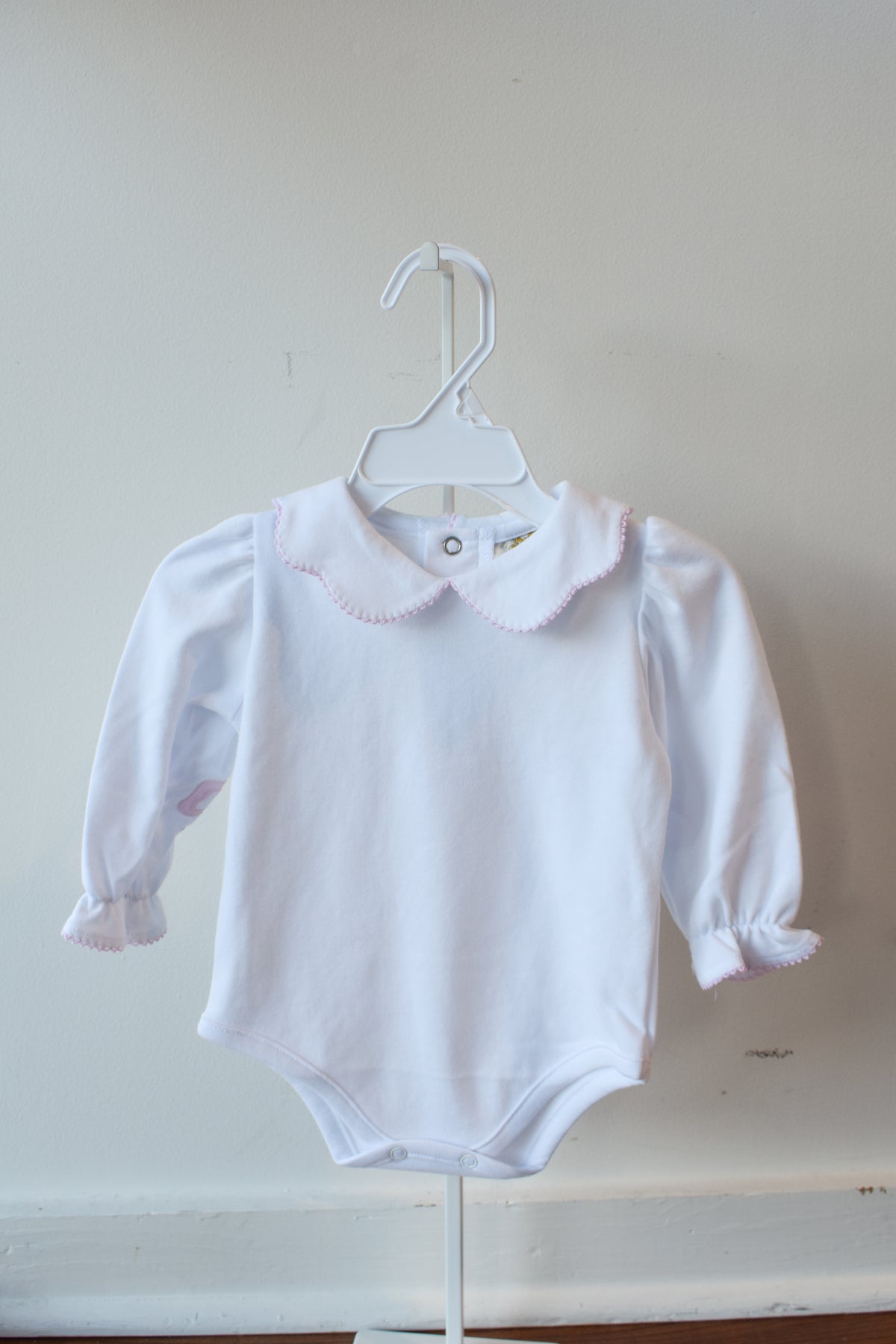Emma’s Elbow Top-White/Palm Beach Pink