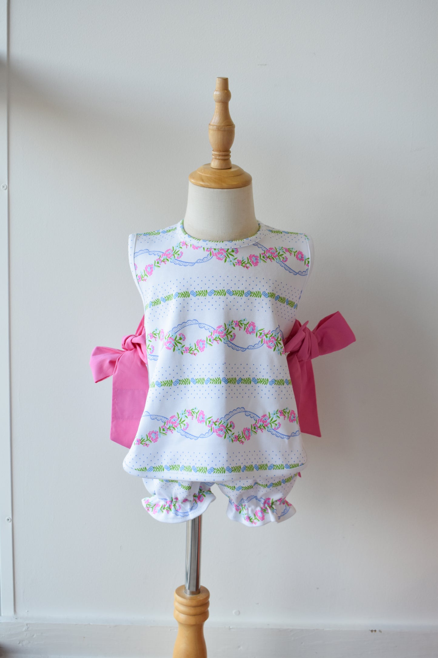 Talbott Tie Side Knit Set-Garrison Garlands
