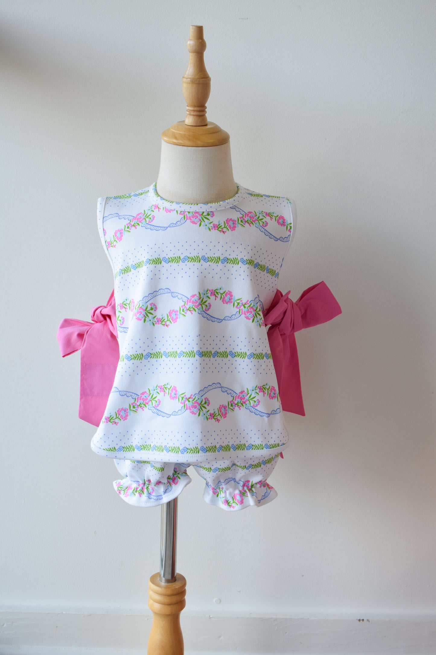 Talbott Tie Side Knit Set-Garrison Garlands