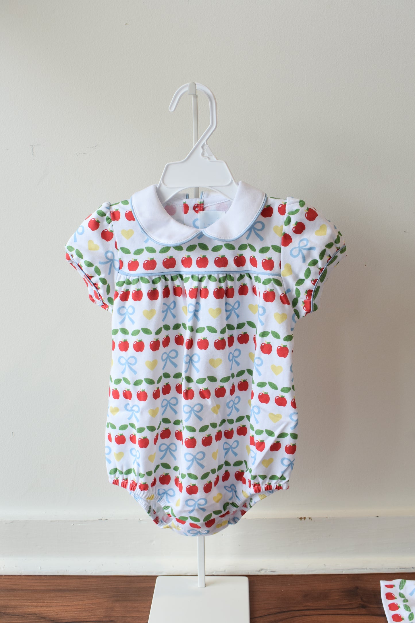 Short Sleeve Evelyn Bubble-Apple Days
