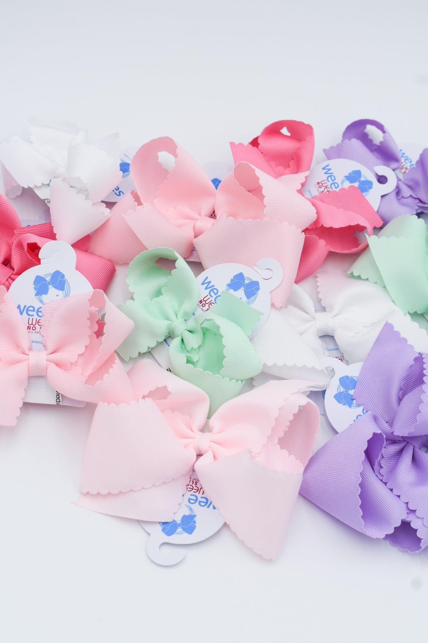 Medium Scallop Edge Classic Wrap Bow